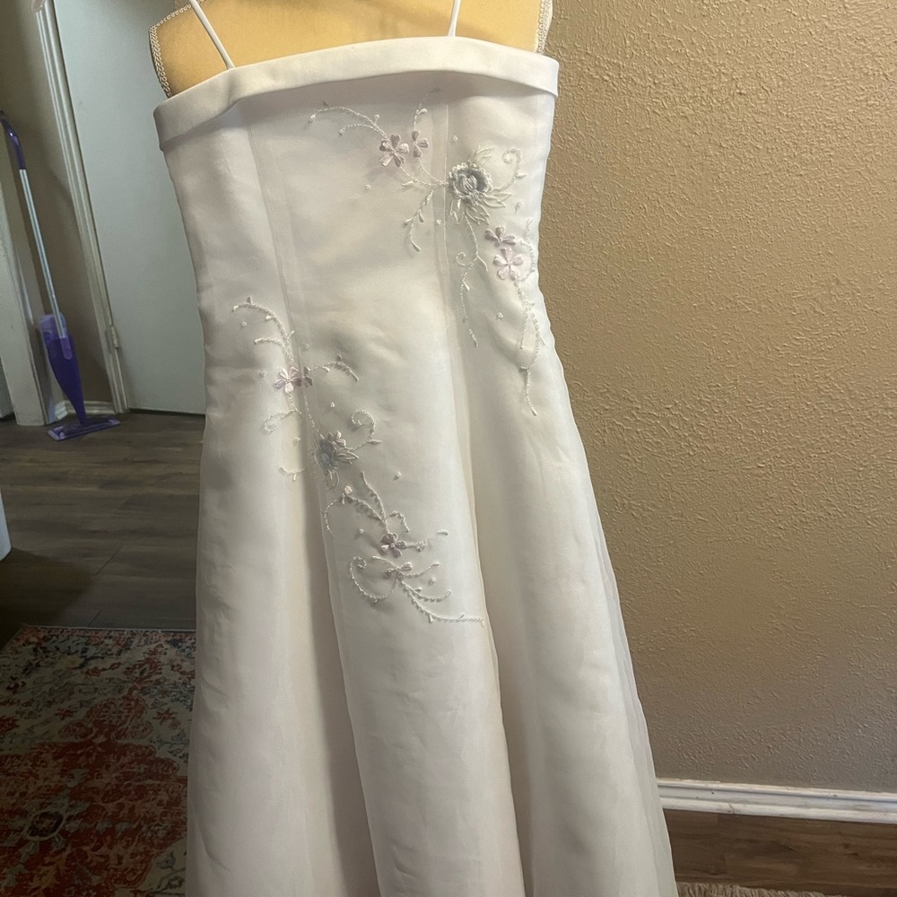 Michaelango David’s Bridal size 7 spaghetti straps tea length

(C)